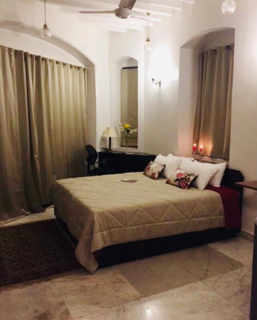 1 BHK Fully Furnished in Taher Mansion , Nepeansea Road